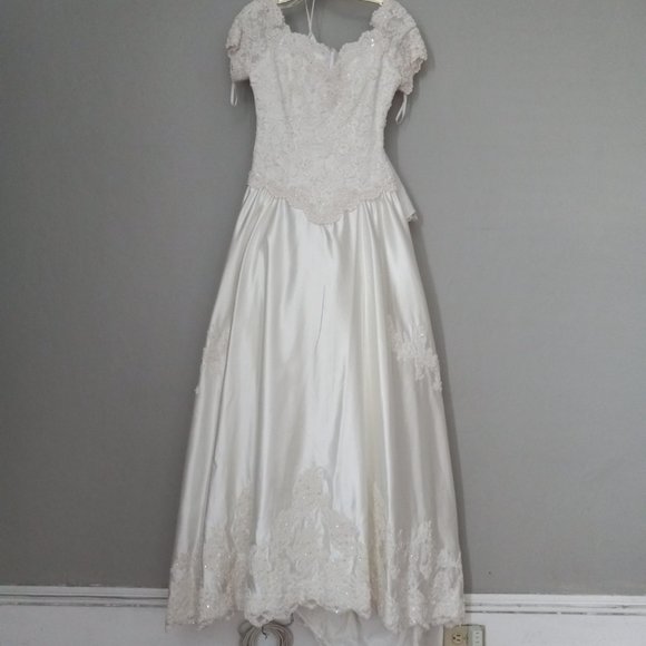 Vintage Never worn Ivory Bridal Gown size 10 - Picture 5 of 5